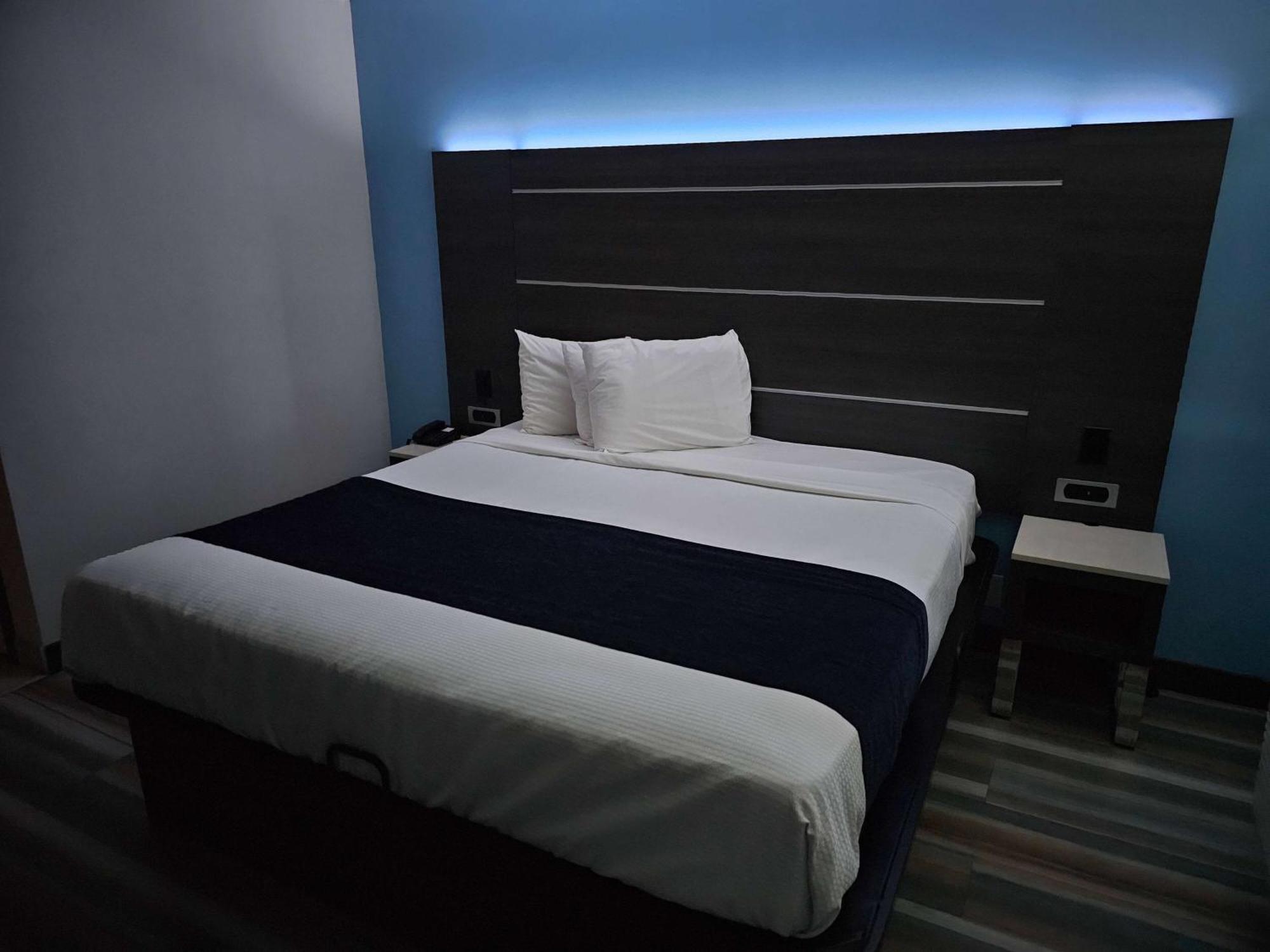 Travelodge Inn & Suites By Wyndham Fullerton Eksteriør bilde