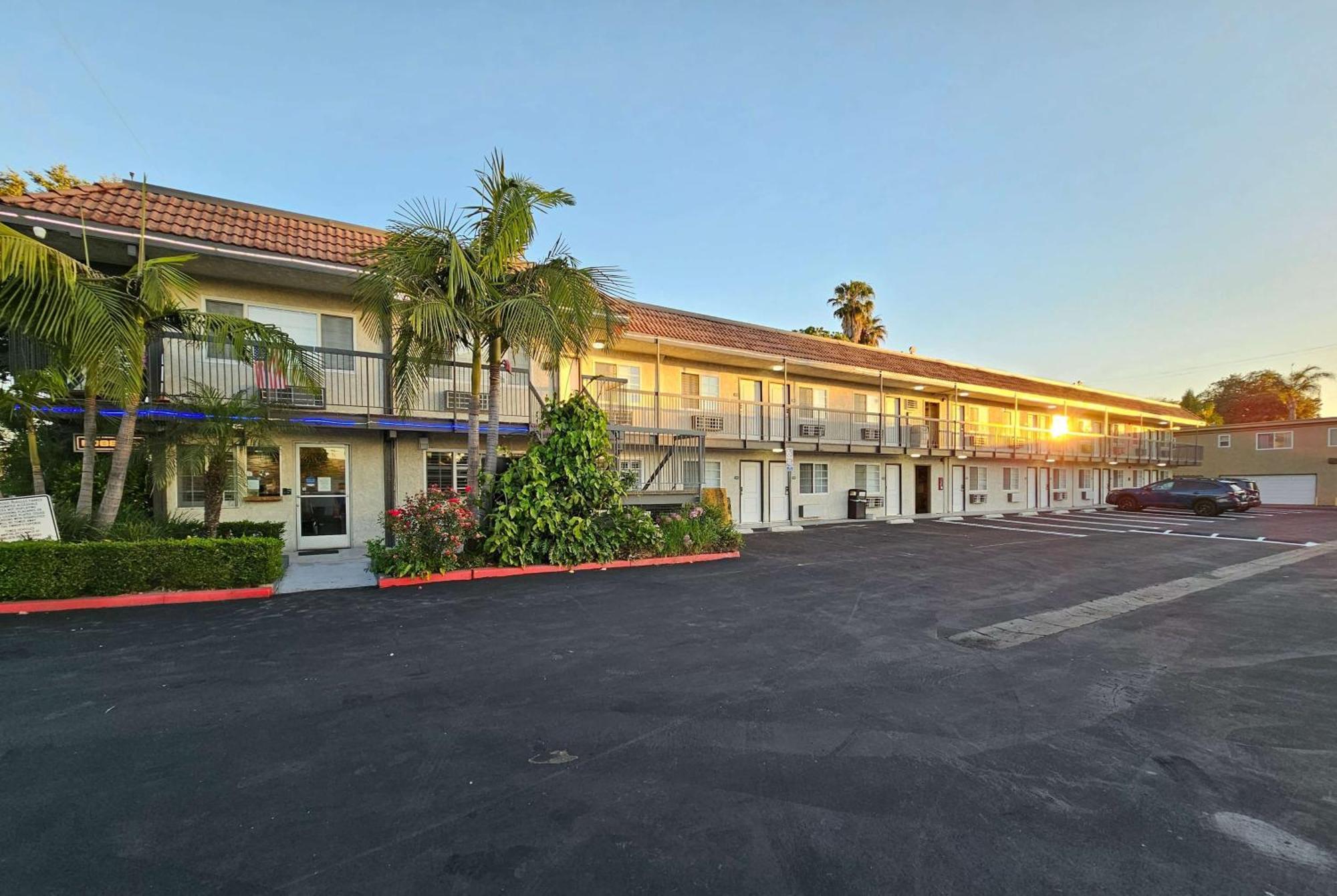 Travelodge Inn & Suites By Wyndham Fullerton Eksteriør bilde